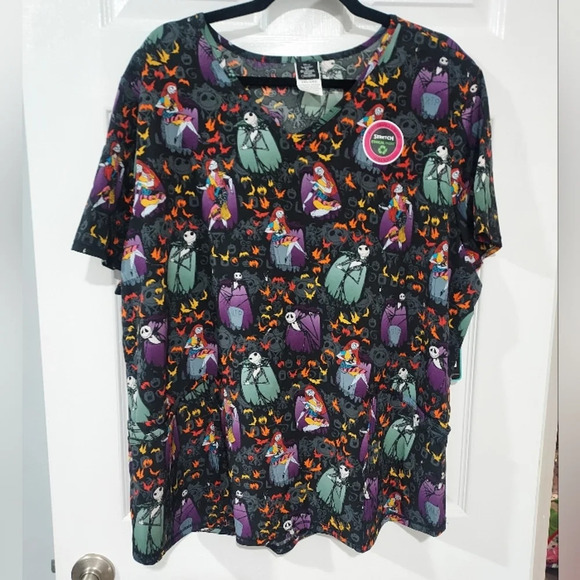 NWT Nightmare Before Christmas Alive With Love V-Neck Print Scrub Top Size 2XL - Picture 2 of 10